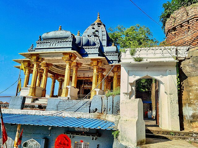 Kashi Vishwanath Temple one of the Places to Visit in Maheshwar