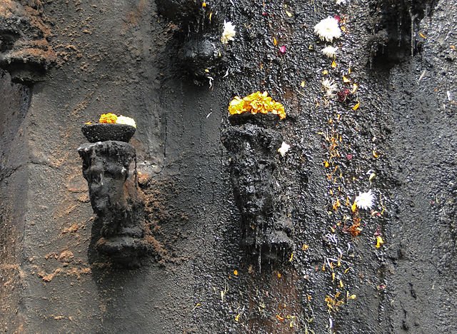 640px-Deep_Jyoti_Stambh,_Ujjain_-_detail