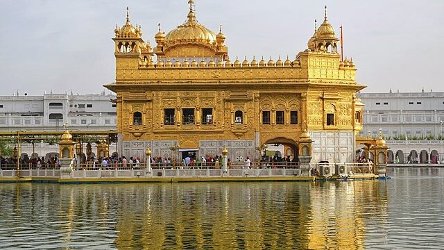 640px-The_Golden_Temple_of_Amrithsar_7