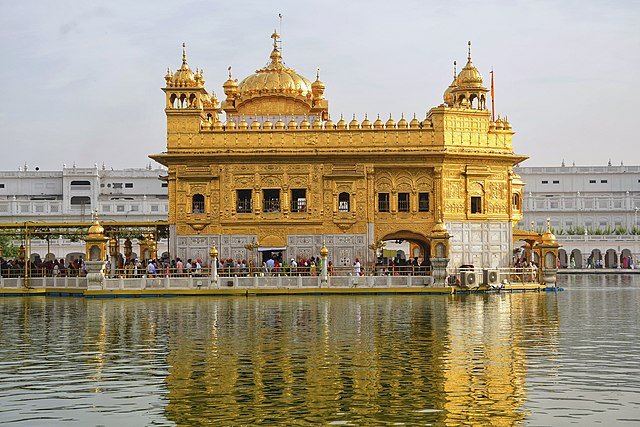 640px-The_Golden_Temple_of_Amrithsar_7
