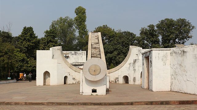640px-Vedh_Shala,_Ujjain_02