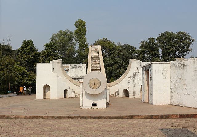 640px-Vedh_Shala,_Ujjain_02