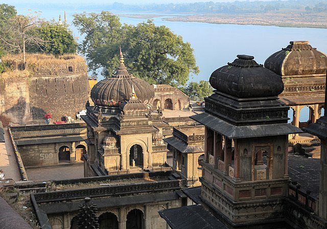 Ahileshwar Temple Best temple Places to Visit in Maheshwar