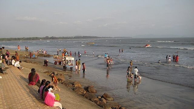 Alibag_Beach_-_panoramio_(3)