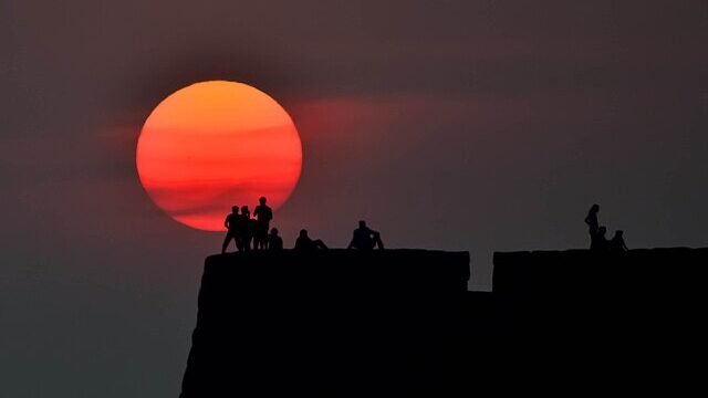 Beach_sunset_at_Alibag,_INDIA