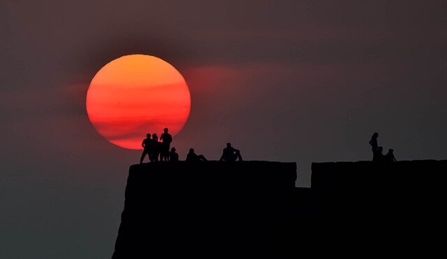 Beach_sunset_at_Alibag,_INDIA
