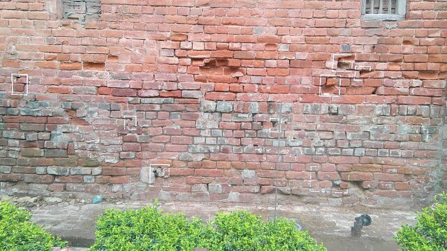Bullet_Marks_on_the_Wall_of_Jallianwala_Bagh,_Amritsar