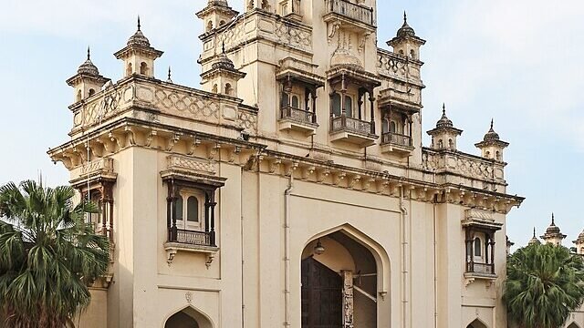 Chowmahalla_Palace_gate_tower_01