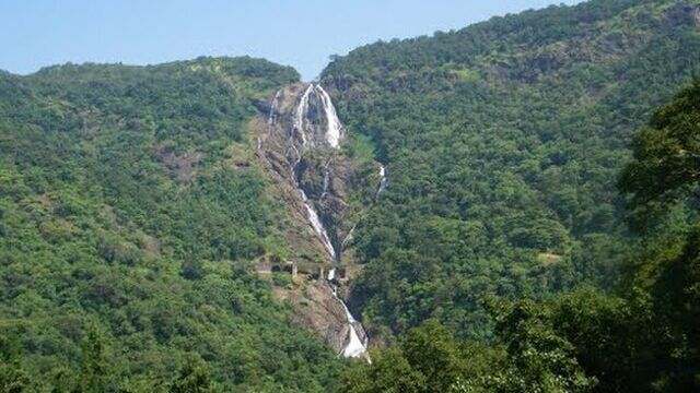Dudhsagar_falls_from_train