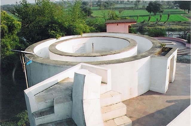 Jantar_Mantra_(Time_Clock)_Ujjain_-_panoramio