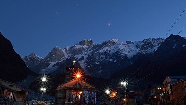 Kedarnath_Temple_at_Dawn_-_OCT_2014