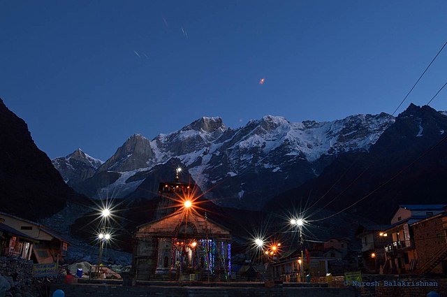 Kedarnath_Temple_at_Dawn_-_OCT_2014