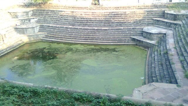Kund_at_Maharshi_Sandipani_Ashram_Ujjain_-_panoramio