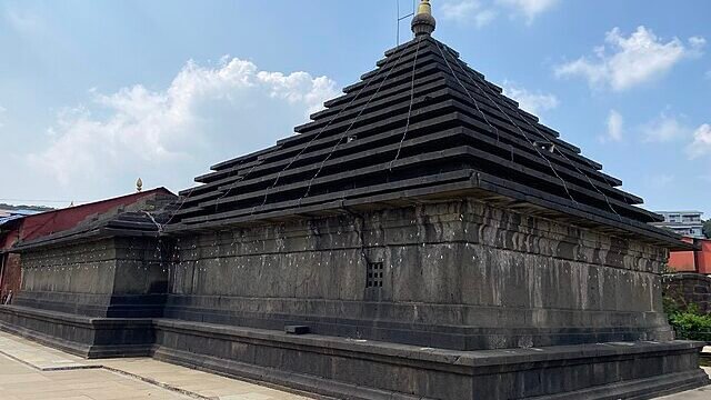 Mahabaleshwar_Temple_and_nearby-_vrvbsatara102k23iph_(12)