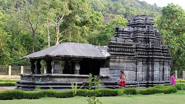 Mahadev_Temple_at_Tambdi_Surla
