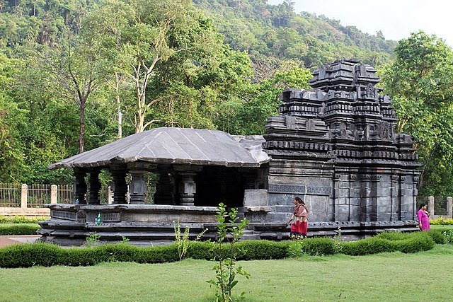 Mahadev_Temple_at_Tambdi_Surla