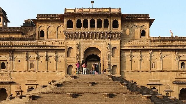 Maheshwar_Fort_-_Exterior_01