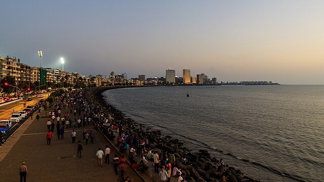 Mumbai_03-2016_46_evening_at_Marine_Drive