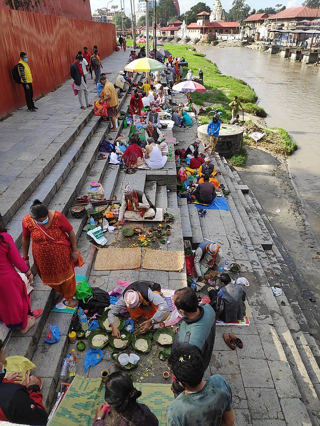 Shora_Shraddha_at_Pashupatinath_Temple