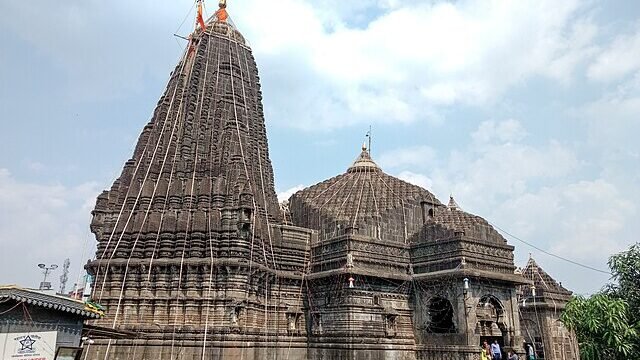 Triambakeshwar_Temple_Back_Corner_View