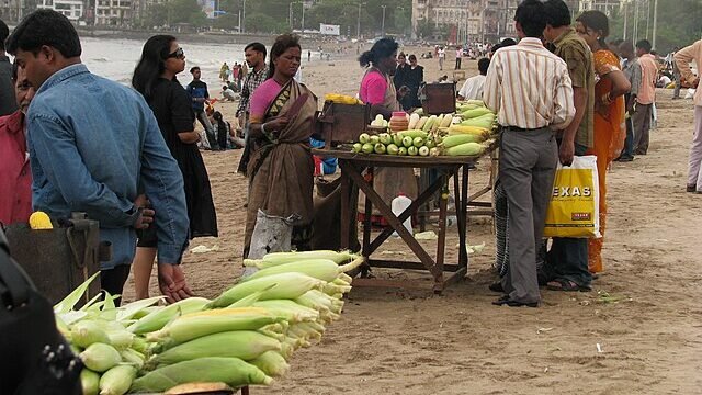 Vendors_on_Chowpatty_Beach
