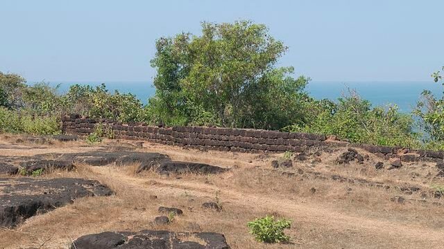 Walls_of_Fort_Chapora_26012016