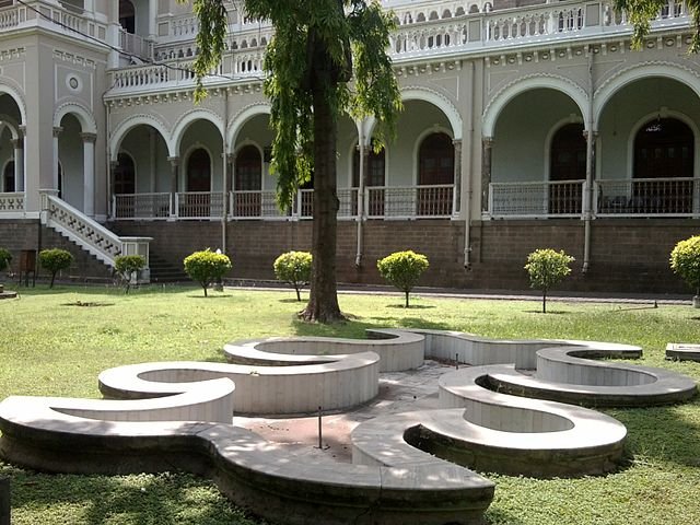 640px-Aga_khan_palace-6