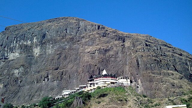 640px-Goddess_Saptashrungi_Devi_Temple.