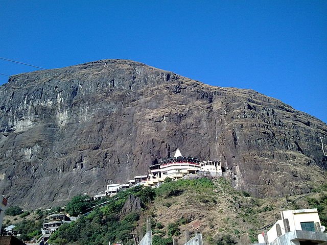 640px-Goddess_Saptashrungi_Devi_Temple.