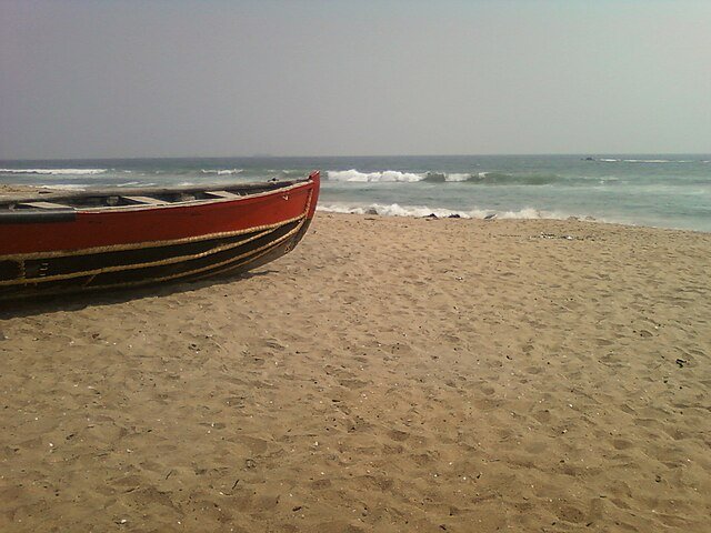 Boat_at_RK_beach_in_Vizag