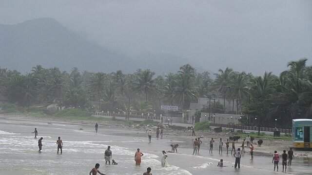 Om_Beach_Gokarna_-_29