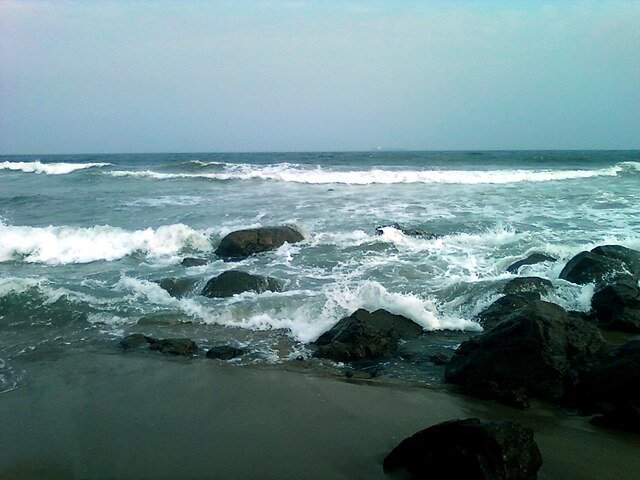 Rocks_at_RK_beach_in_Vizag
