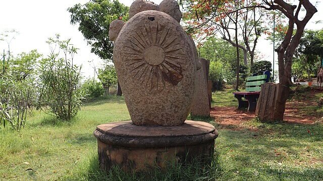 Sculpture_park_on_Kailasagiri,_Visakhapatnam_(May_2019)_2