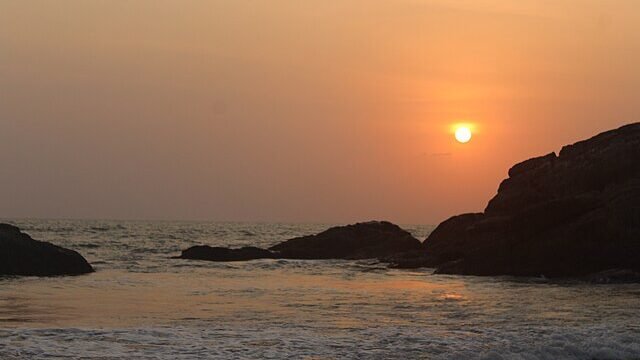 Sunset_in_the_Arabian_sea,_Kudle_Beach,_Gokarna,_Karnataka