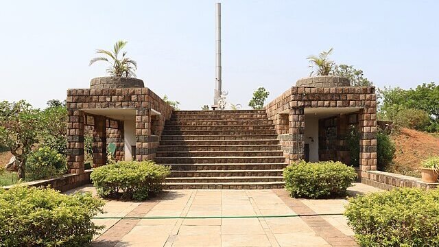 Yoga_centre_on_Kailasagiri_hill_(May_2019)